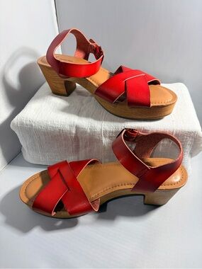 Time and Tru Women's Wooden Heel Sandals Red Memory Foam Size 8